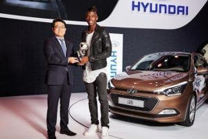 El francés Paul Pogba recibió el trofeo que lo reconoce como el Mejor Jugador Joven Hyundai del Mundial 2014.
