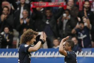 Gol de Lucas Moura con el PSG en la temporada 2014.