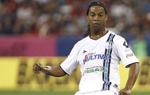 Ronaldinho está cansado del racismo en el fútbol