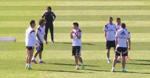 Caño 'sucio' de CR7 a James en entrenamiento del Madrid