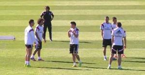 Caño 'sucio' de CR7 a James en entrenamiento del Madrid