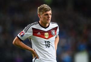 alemania vence 1-0 a irlanda en la tercera jornada de la euro copa con gol de toni kroos