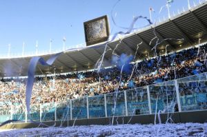 Muere aficionado en Argentina al caer de la tribuna popular
