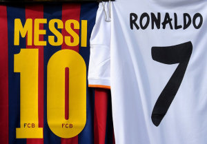 Le dan la espalda a Messi y a Ronaldo