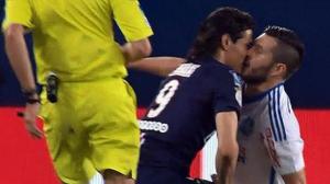 El "beso" que le dio Cavani a Gignac