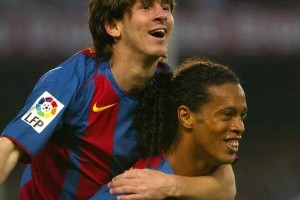 el primero gol de leo messi con el fc barcelona tras la asistencia de ronaldinho