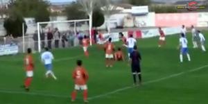 Mirá este gol al estilo "Escorpión" de René Higuita.. Fue en la tercera división de España.