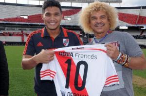 El ‘Pibe’ Valderrama visitó a Teo en el Monumental