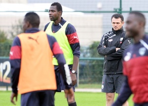 Entrenador francés asegura que el jugador africano "no tiene inteligencia ni técnica"