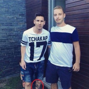 El nuevo tatuaje de un balon de futbol de leo messi