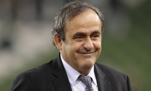 Platini defiende su propuesta de la 'tarjeta blanca'