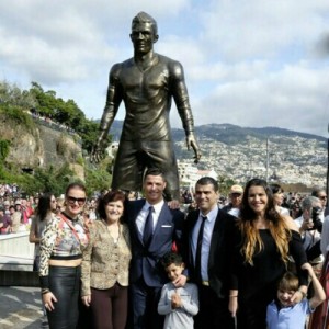 Curioso detalle en estatua de Cristiano Ronaldo causa revuelo en las redes sociales