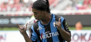 El 'desaparecido' Ronaldinho vuelve tres semanas después