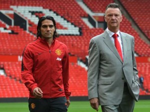 Van Gaal dijo que Falcao debe aceptar su papel de suplente en el Manchester United.