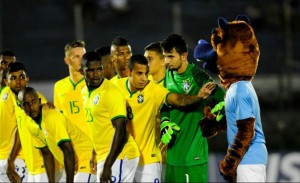 Futbolistas de Brasil sub-20 echaron a la mascota uruguaya!