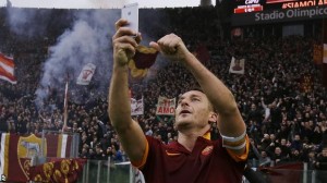 Totti le dio el empate a la Roma en el clásico de la capital ante la Lazio.