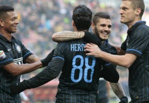 Inter derrotó al Genoa en casa.