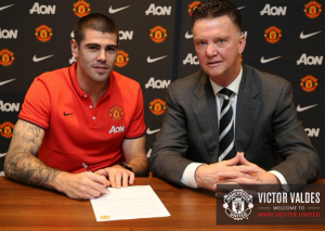 Víctor Valdés jugará en el Manchester United. Competirá por la titularidad de los 'diablos rojos' junto a su compatriota David De Gea
