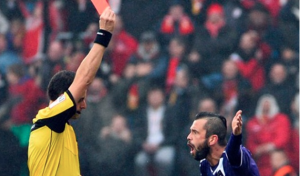 Aficionados del Standard de Lieja "decapitan" a un futbolista por jugar con el Anderlecht, el eterno rival en el fútbol belga