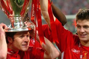 Gerrard y Alonso en el Liverpool