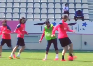 La espectacular jugada de Zlatan Ibrahimovic﻿ en entrenamiento con el PSG - Paris Saint-Germain﻿.