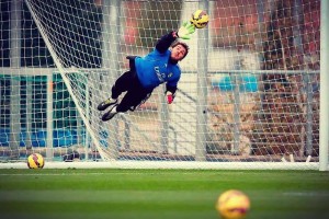 Iker Casillas volando en el Real Madrid