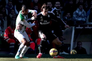 Real Madrid venció con dificultades al Córdoba de visitante