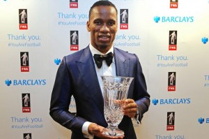 Didier Drogba es distinguido por su contribución al fútbol inglés gracias a su aporte con el Chelsea