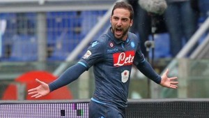 Gonzalo Higuaín le ha dado los tres puntos al Nápoles en el campo de la Lazio: