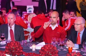 Franz Beckenbauer espera que Pep Guardiola siga en el Bayern Múnich