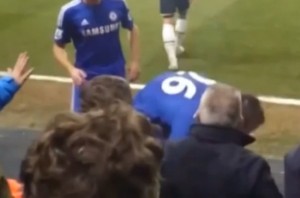 Increíble reacción de John Terry con un aficionado