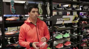 Luis Suárez aparece en una tienda Adidas