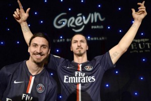 Zlatan Ibrahimovic con la estatua de cera