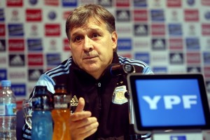 Martino: "Entre Agüero, Tévez e Higuaín hay lugar para uno solo"