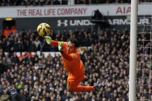 Arsenal, con David Ospina, ganó y se mete en puestos de Champions