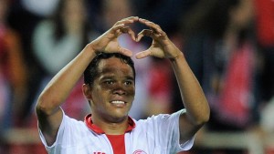 Carlos Bacca: “No hay que alarmarse, Sevilla está en la pelea”