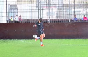 El ‘freestyler’ Yasin Ben EL-Mhanni ha subido este vídeo con 50 trucos con un balón de fútbol.