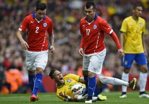 Pisotón de Medel a Neymar