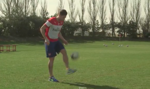 Giroud hace la 21 con un balón de rugby