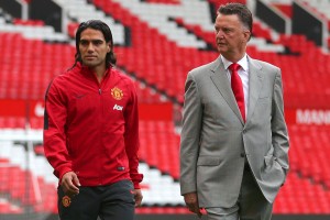Van Gaal defiende a Falcao en el United