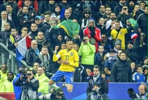 Brasil derrota con "poco" futbol en Stade de France 3-1 a Francia con goles de Neymar, Oscar y Luiz Gustavo