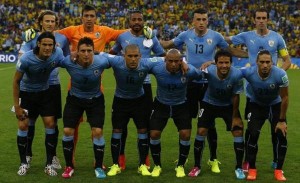 a Asociación Uruguaya de Fútbol (AUF) y su técnico celeste, Oscar Washington Tabárez, dieron a conocer la lista de 27 futbolistas convocados para el amistoso del próximo 28 de Marzo ante Marruecos en Los Ángeles, USA