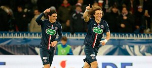 Con goles de david luiz y cavani, el psg derroto 2-0 al monaco y avanza a la semifinal de la copa de francia 2015.
