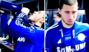 Eden Hazard se quiso ambientar en el festejo de la Capital One Cup y no lo disfrutó,.