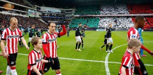 Andrés Guardado le agradeció a la afición del PSV el recibimiento que le dieron en el partido ante Groningen.