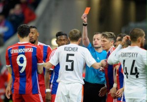 Olexandr Kucher, el futbolista que más rápido ha sido expulsado en toda la historia de la UEFA Champions League.