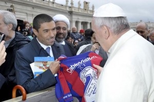 án Córdoba le dice al Papa que "Colombia le quiere ver"