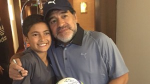 Maradona pidió perdón al niño que agredió tras partido por la paz en Colombia