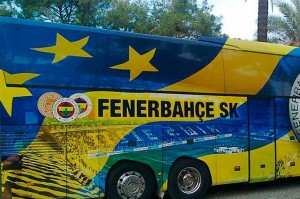 Autobús del equipo turco Fenerbahce fue atacado a disparos