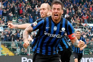 Germán Denis, es suspendido por romperle la nariz a un rival en el calcio italiano
